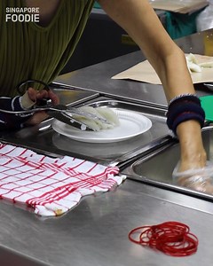 This popular traditional Chee Cheong Fun stall only opens for 3 hours a day 🤩️️️️️️ | Singapore Foodie