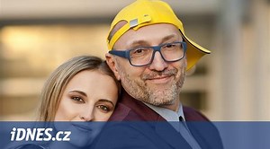 VIDEO: Magdalena Wronková jako popletená teta Květa vypráví pohádky - iDNES.cz