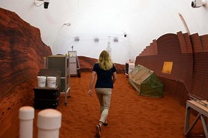 Volunteers enter NASA's virtual "Mars," where they'll stay for a year - KTSA