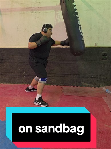 practice on changing angels and rhythm on sandbag 🥊 #boxing #sandbag #gym