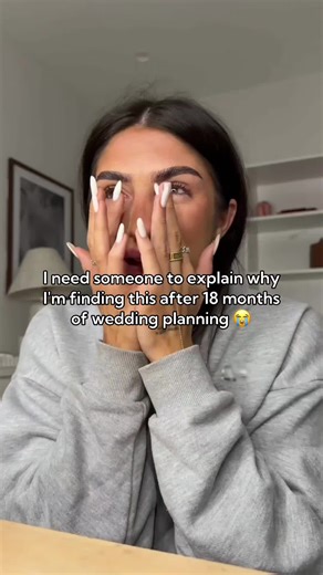 Do you want this wedding planner? You can find it on my profile 💍🤍 #bride #wedding #weddingplanning #2027bride #weddingday