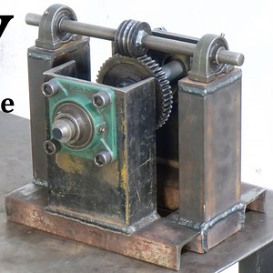 How To Make Homemade 90 Degree Gearbox Using Scrap Metals | DIY 50:1 Reduction Worm Gearbox Hello Everyone! Today I show you how to make a 90 degree gearbox. I used scrap metals in my metalworking workshop to make this diy 90 degree gearbox. This homemade 90 degree gearbox is very simple and easy to make at home. This diy worm gearbox is very cheap to make because I used scrap metals to make it. This homemade worm gearbox is very powerful. This homemade gearbox produces very high torque. The rat