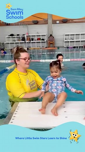 Some Stars 2 fun with Lexie and Ariya, the smiles on these little swim stars faces say it all! They are having lots of fun and while building water confidence through play, with the safe presence of their parents. #learntoswim #watersafety #samrileyswimschools #brisbanemums #poolfun #summer #tuesday | Sam Riley Swim Schools