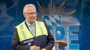 4500 Polizisten werden für IAA mobilisiert - Innenminister Herrmann befürchtet „gewalttätige Proteste“
