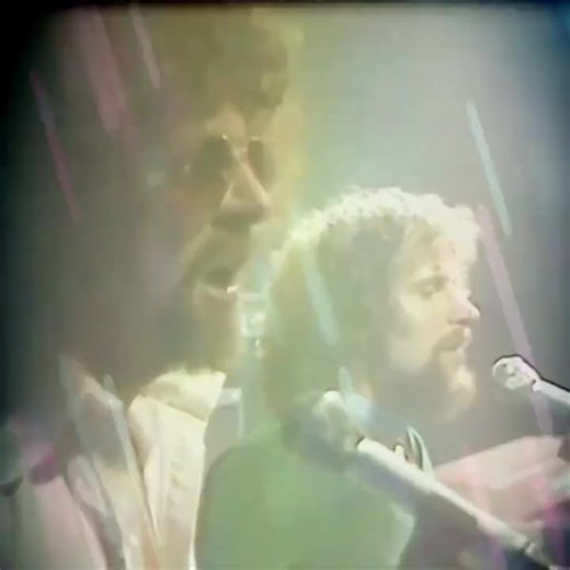 53K views · 1.1K reactions | ELECTRIC LIGTH ORCHESTRA - TELEPHONE LINE (1976) | Top Hat Crew's "Live Music Archives" | Facebook