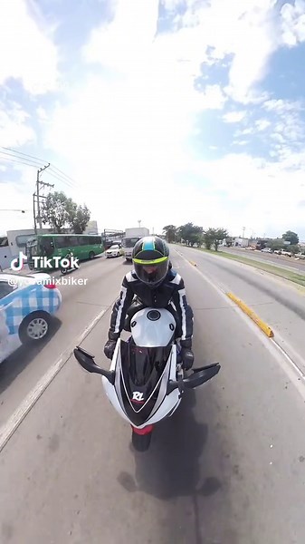 La diferencia de una 600cc a una 1000cc #yovamixbiker #motosdeportivas #yamahar6 #hondacbr1000rr #esperolesguste