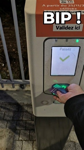 T11 Express : Toujours aussi satisfaisant d'entendre le bruit de validation du pass Navigo !