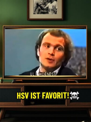 Kaum zu glauben, aber es gab eine Zeit, da war der HSV nicht der Underdog, sondern der Endgegner! 🦖💥 1982 drehte der HSV ein 1:3 in München zum 4:3 Sieg. Ernst Happel, Hrubesch, Magath – das war pure Dominanz. Markiere einen Bayern-Fan, der das nicht wahrhaben will! 👇 Für mehr Fußball-Nostalgie & krasse Facts: Folge! ✅ Hard to believe, but there was a time when HSV wasn't the underdog, they were the final boss! 🦖💥 Back in 1982, they turned a 1-3 deficit in Munich into a legendary 4-3 win. T