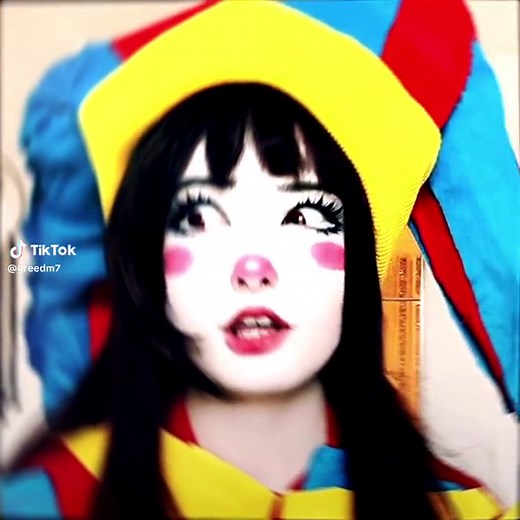 Garotas Palhaços: Ryn e Eneias em Destaque