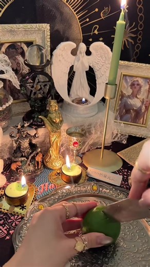 Understanding Tarot: Insights from a Tarot Reader