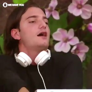 Alesso's epic sit-down at Tomorrowland 2013 with the iconic 'Pressure' remix 😢 | We Rave You