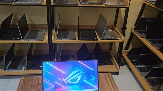 Asus Rog Strix G513IC Kondisi secon likenew bergaransi Normal siap pakai SPESIFIKASI: -Processor. : AMD Ryzen 7 4800H Mobile Processor (8-core/16-thread, 12MB Cache, 4.2 GHz max boost) -Operating System. : Windows 11 Home -Display. : 15.6-INCH FHD(1920x1080)IPS SRGB 100%. -Graphics. : GeForce RTX 3050 4GB With ROG Boost -Memory. : 16GB DDR4 -Storage. : 512GB SSD NVME -Connectivity. : Wi-Fi 6(802.11ax) (Dual band) 2*2 Bluetooth 5.1 Kita juga melayani cash dan credit via aplikasi (Home kredit, Aku