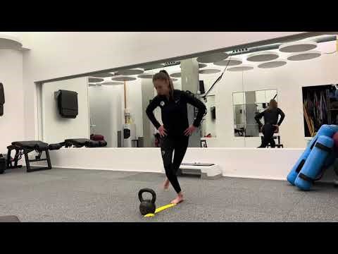 22. Crossover reverse lunge