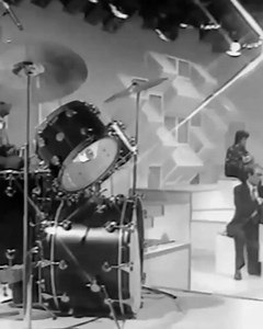 Hai Sab Se Madhur Woh Geet: Talat Mahmood Live at BBC Television London in 1978 *Originally Talat Mahmood sung the song for 1953 film Patita, lyrics by Shailendra, music by Shankar Jaikishan, cast by Dev Anand & Usha Kiran *this clip is edited & reproduced by Samim Asgor Ali from an old source. This live performance on BBC London Television was part of a broader UK tour in 1978-79, where Talat Mahmood was accompanied by a band. The BBC also featured him in an interview during this period. *Clip 