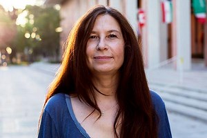 88K views · 14 reactions | Every day, students push through challenges to achieve their dreams. Get inspired by how Lisa Misraje, a single mother of six and full-time student at the University of Southern California, stops at nothing to earn a degree and secure her family’s bright future. Watch her story: goo.gl/a1MkR9. | Course Hero | Facebook