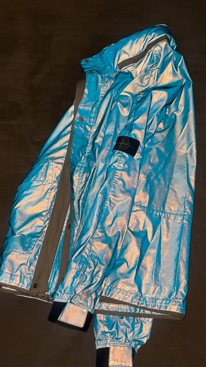 Klime Island on Instagram: "Stone Island Reflective Jacket in Blue💧 Size 3XL, can be tightened so fits an XL/XXL easily also (27”p2p) Condition: 7/10- Very good overall condition, some black marks/stains in a few parts as close to the pockets, neck etc, no holes or rips just small scratches on pockets edges also Our price : 👀🔥 Season : S/S ‘11 Description : The fabric of the Reflective Jacket is coated with thousands of glass microspheres making the jacket visible in even complete darkness. T