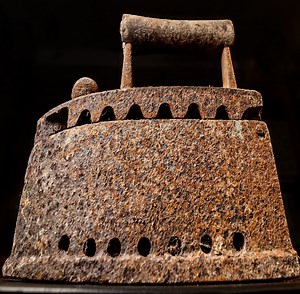 Restoration of a rusted charcoal iron from 1940 Hello everyone! I am glad to offer you another video. This time a very rusty and damaged charcoal iron visited my work table. An interesting experience, because iron is made of cast iron, which is not a simple material at all. Restoration is always not only cosmetic but also quite practical. I spent it in such a way that the iron was fully operational. Enjoy viewing) | Pretty Restoration