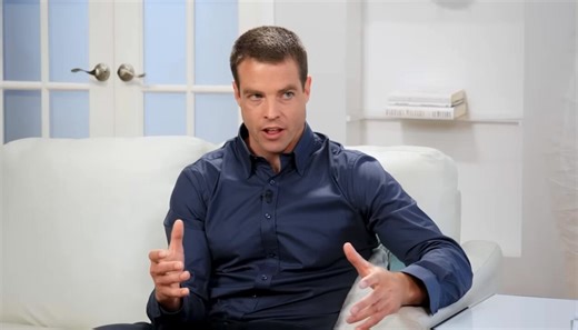 Paul Saladino recently sat down with the world's leading hydrogen scientist.Dr. Tyler LeBaron.What they discussed will change how you think about aging forever...Here are his 6 most important findings:1) Drinking hydrogen water improved every marker of metabolic syndrome