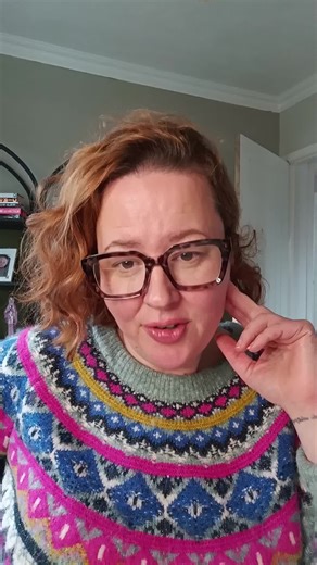 Are you getting stuck looking for remote jobs? This is something I hear often and if you are someone checking generic job sites it may be time to switch up your search. Remote jibs are often listed on - company websites -Niche forums -Social media groups and a ton of websites that specialise in remote work jobs. I have a full list of my favourites in my WFH toolkit that you can get by clicking the link in my bio OR (a hack for you) Scroll my videos to create a list of the websites I mention and 