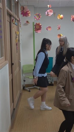 교실에서슬릭백을?🥳🥳🥳🎵 #춤추는예삐#춤추는곰돌#afstarz#댄스#kpop#dance#shorts#Challenge#music#챌린지#랜덤댄스#크리에이터#슬릭백#slickback