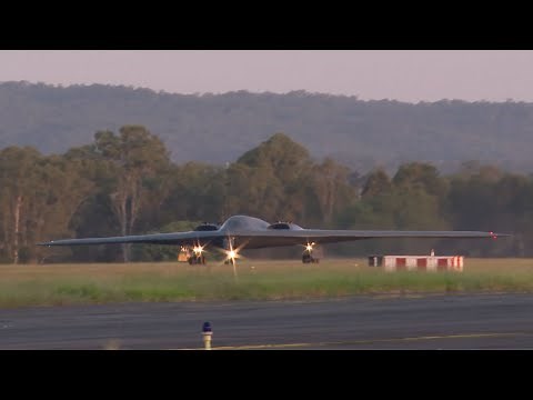 USAF B-2 Spirit at RAAF Base Amberley - raw footage
