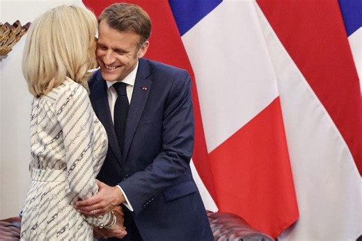 Emmanuel et Brigitte Macron : ce détail méconnu de leur rencontre qui surprend encore