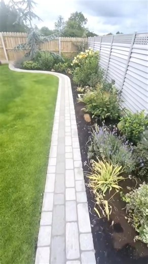 installing granite cobbles to create a small garden path to match the main patio aera 🔥👌#fyp #foryou #howto #landscaping #construction #paving #granite #cobbles #dewalt #flowpoint #gardenproject | Td Landscapes