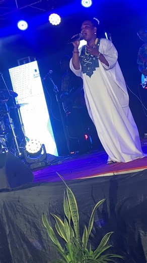 Vidéos de Eleoka modesta (@eloakamodesta) avec son original - Eleoka modesta