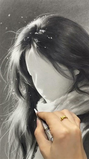 Perfect drawing cannot be without light! #drawing #charcoaldrawing #portraitdrawing #charcoalshading