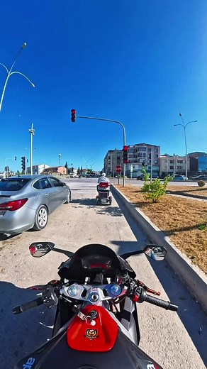 Jawa 350cc motosiklet: Jawa nedir, özellikleri ve yarış mı yapmalı?