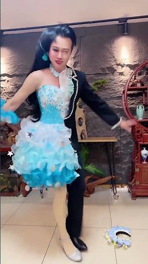 Which side of me do you like? #dance #wedding #makeup