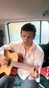 380K views · 14K reactions | Aquí encerrado casi ahogado en un carro… mientras la lluvia me abre el alma decido regalarte dos canciones y un mismo sentimiento: cantar lo que no sé decir. Si la tormenta suena fuerte, pues cantamos juntos con ella. | Leonardofaviotributo | Facebook