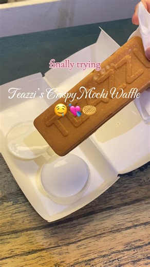Try Teazzi’s Crispy Mochi Waffle at Galaxy Mall