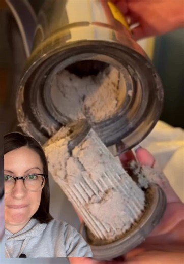 Speed Cleaning (@officialspeedcleaning) - Reminding you because I need a reminder myself… don’t neglect your vacuum. Here’s how: 👇 ✅ Clean the filter ✅ Replace the bag ✅ Cut the strings and hair away from the beater bar Ahhhhh, now you’re vacuum works like new again ✨ #officialspeedcleaning #cleantok #cleanwithme #cleaningmotivation