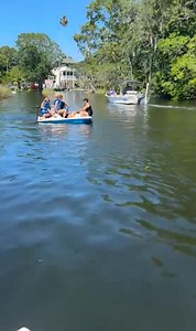 9.4K views · 79 reactions | Rogers Park boat launch ‍♀️ even if the boat tips, atleast they saw the Weeki Wachee River 冀 it's worth it  | La Guera | Facebook
