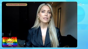 Wer wissen möchte, wie ein Urlaub à la Sylvie Meis aussieht, kann das im neuen Youtube-Vlog der Powerfrau erfahren. Ob es künftig mehr solcher privater Einblicke gibt und was sie von Schönheitsidealen hält, verrät sie uns im Interview. 😉 👉 #FFS seht ihr von Montag bis Freitag - ab 05:30 Uhr in SAT.1! #AusderSendung #watch | SAT.1 Frühstücksfernsehen