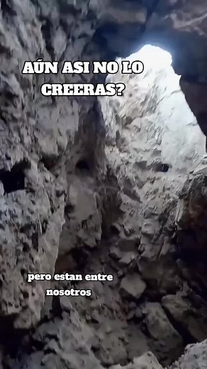 Montañista Graba Cueva Inexplicable en Acantilado