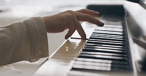 Video by Mikhail Nilov on Pexels