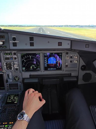 A320neo Cockpit Takeoff Experience