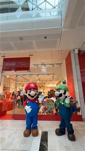 New Nintendo Pop-up store in London🧩 ➡️Get access to the latest Promo Codes 🎁, maps with the best free things to do, restaurants, brunches, afternoon teas, and much more! 🗺️🔗 https://simplytravelideas.com/links/ 🛍️Featuring a selection of exclusive items sold at the permanent stores in Japan, an extensive range of official Nintendo merchandise, from collectible keyrings, pins, 🧩and charms to cosy apparel, stylish bags, and home essentials, apparel, soft toys, stationery, & exclusive collec
