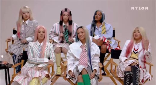 manon trying not to laugh at dani😭😭😭 they’re so funny