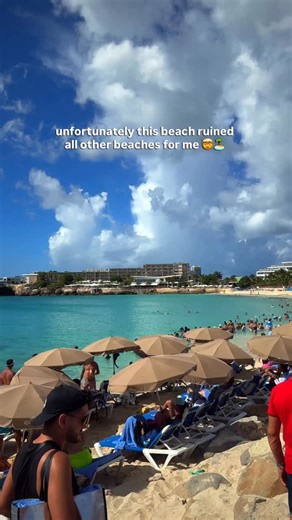 ‼️The wildest beach in the World People’s know the US Virgin Island for tropical beaches, good shopping and exotic flavors. Cruise passengers stop here and only walk to town and most ignore this is where the jumbo jets land at an international airport with aprox 100’ above everyone’s hairs 🤯 📍Majo Beach in Saint Marteen belongs on your bucketlist. | More Legs Room