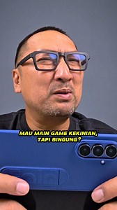 28K views · 716 reactions | Baru belajar main game, tapi gak ada yang ngajarin? Coba diskusi sama Gemini! Sekarang ada fitur Share Screen. Jadi kalau bingung dengan game yang lagi kita mainkan, bisa langsung tanya dan Gemini bisa bantu jawab. Jadi serasa punya coach pribadi. Di sini kita contohkan pakai Samsung Galaxy Z Fold7. Layarnya besar, dan pakai SoC Snapdragon 8 Elite for Galaxy, jadi gaming sambil jalanin Gemini tetap bisa lancar. | Jagat Review | Facebook