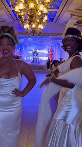 The cutest floating restaurant on the Bayou. 🌿⚜️🍽⚜️🌿 Maiden: @colormecourtney | Melanated Maidens