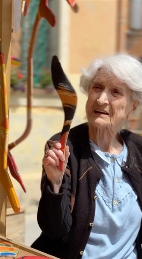 Nonna Carla si domanda perché il boomerang è tropo storto