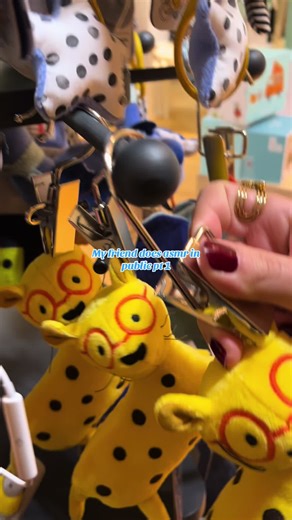 I'd missed this kind of content, I love it. I took advantage of the fact that it was back to the holidays to come back to my city and make my favorite videos 😝 #adhd #asmr #public #fyp #friend