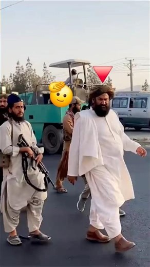 *"جهود عمدة كابل في تطوير البنية التحتية: تعبيد الطرق، بناء المباني، وتنظيم الأسواق"*