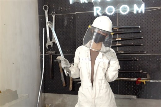 AsiaOne Tries: Amanda Chaang destroys a TV to de-stress