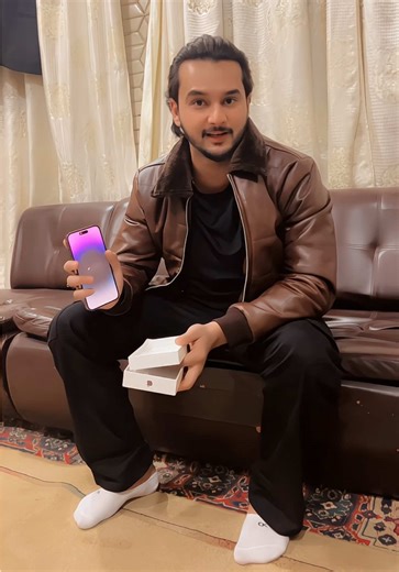 Customer Satisfaction at Mobile Hub: Happy Reviews