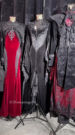 It is known that Dracula’s Brides dress at Fantasmagoria 🥀🩸 #gothicshop #gothfashion #gothic #blackdress #maxidress